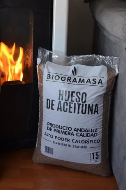Biogramasa - Palet 77 Sacos de Hueso de Aceituna 15 kg-Biocombustible Ecológico para Estufas y Calderas, Bajo en Humedad, Alta Densidad(NO ES PELLETS)